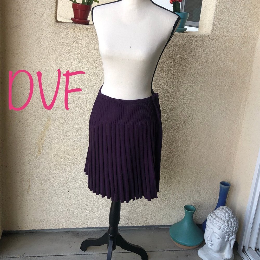 DVF Purple Ribbed Skirt. Size Large.